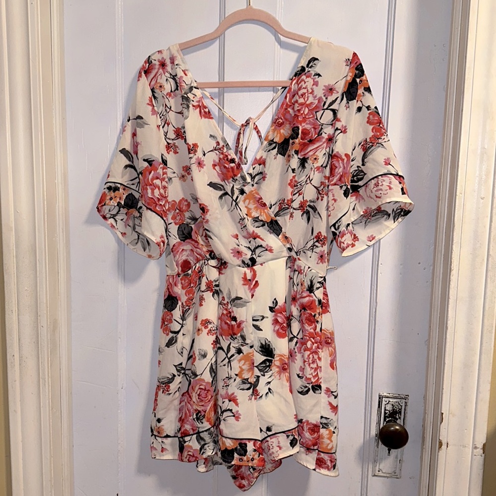 Romper, floral, white background short-sleeve that hits the elbow.